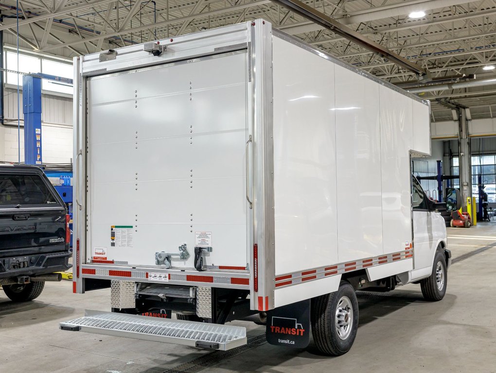 2025 GMC Savana Cutaway 3500 in St-Jérôme, Quebec - 8 - w1024h768px