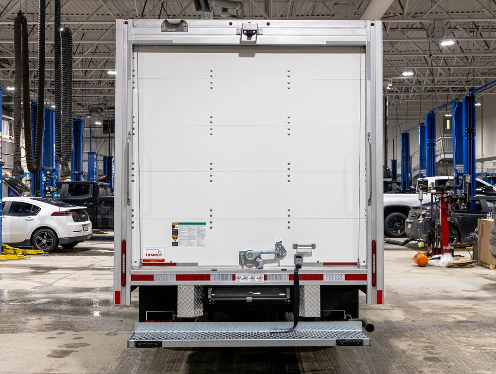 GMC Savana Cutaway 3500  2026 à St-Jérôme, Québec - 6 - w1024h768px