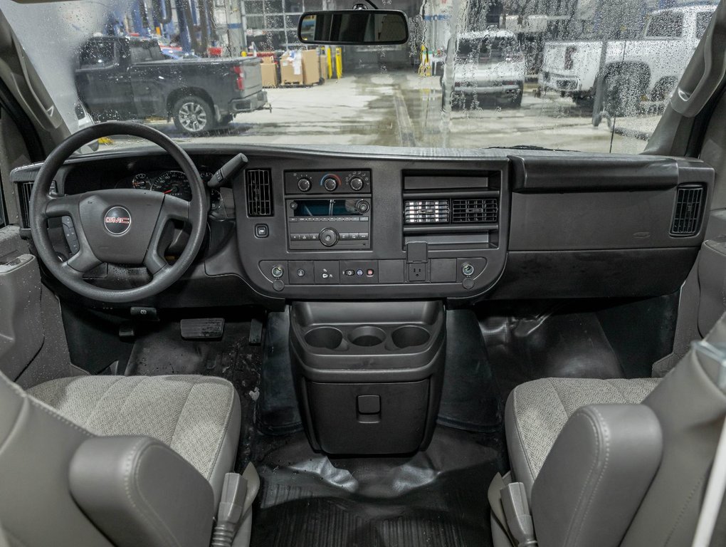 GMC Savana Cutaway 3500  2026 à St-Jérôme, Québec - 4 - w1024h768px