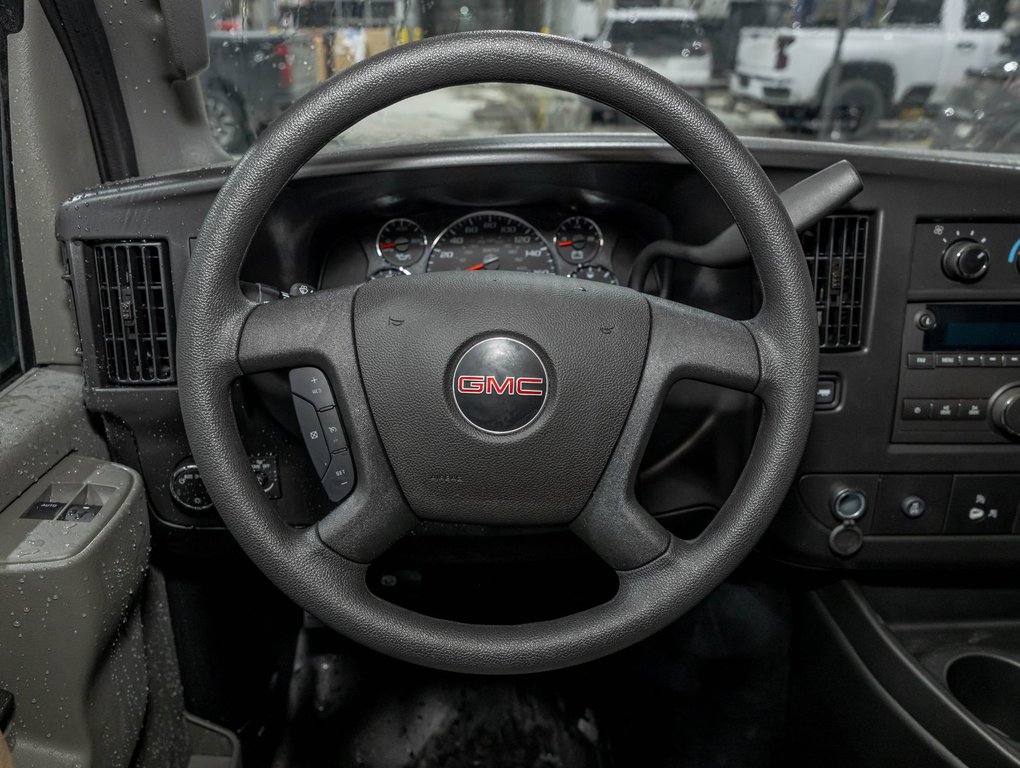 GMC Savana Cutaway 3500  2026 à St-Jérôme, Québec - 13 - w1024h768px