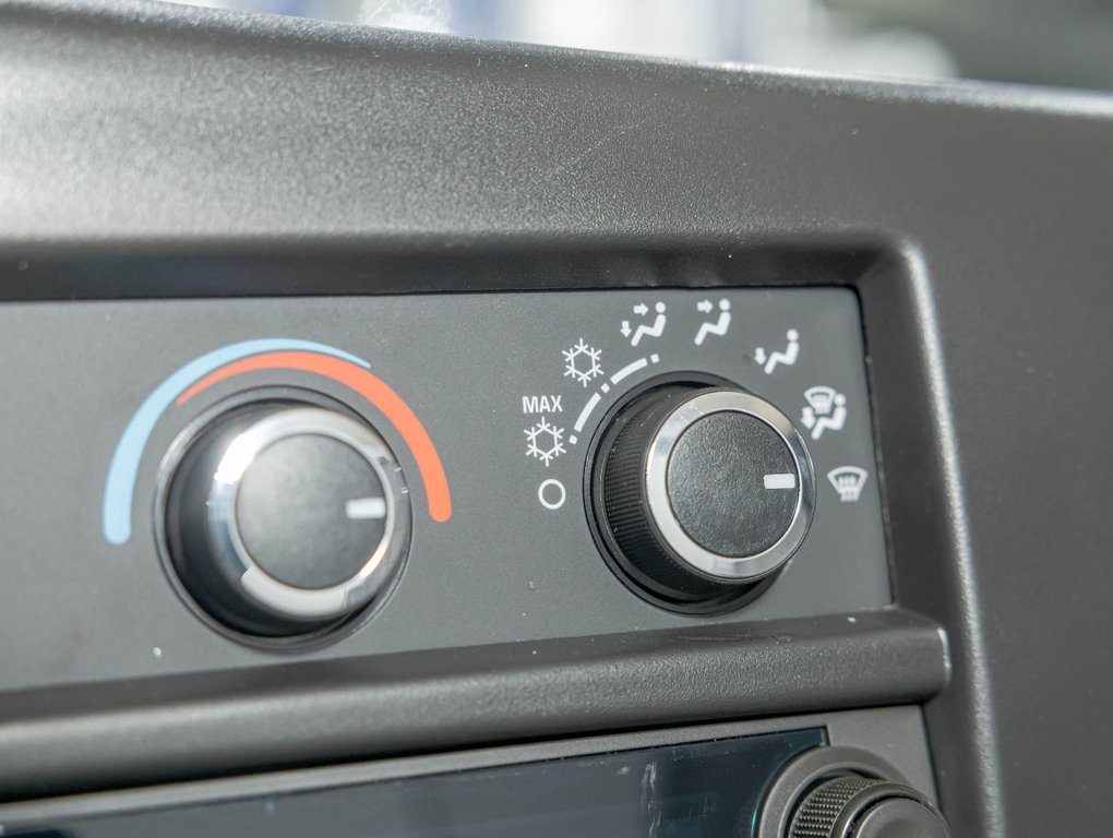 2026 GMC Savana Cutaway 3500 in St-Jérôme, Quebec - 18 - w1024h768px