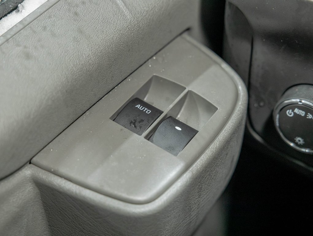 2026 GMC Savana Cutaway 3500 in St-Jérôme, Quebec - 19 - w1024h768px