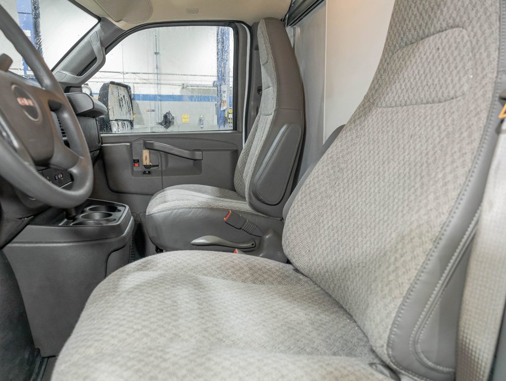 2026 GMC Savana Cutaway 3500 in St-Jérôme, Quebec - 11 - w1024h768px