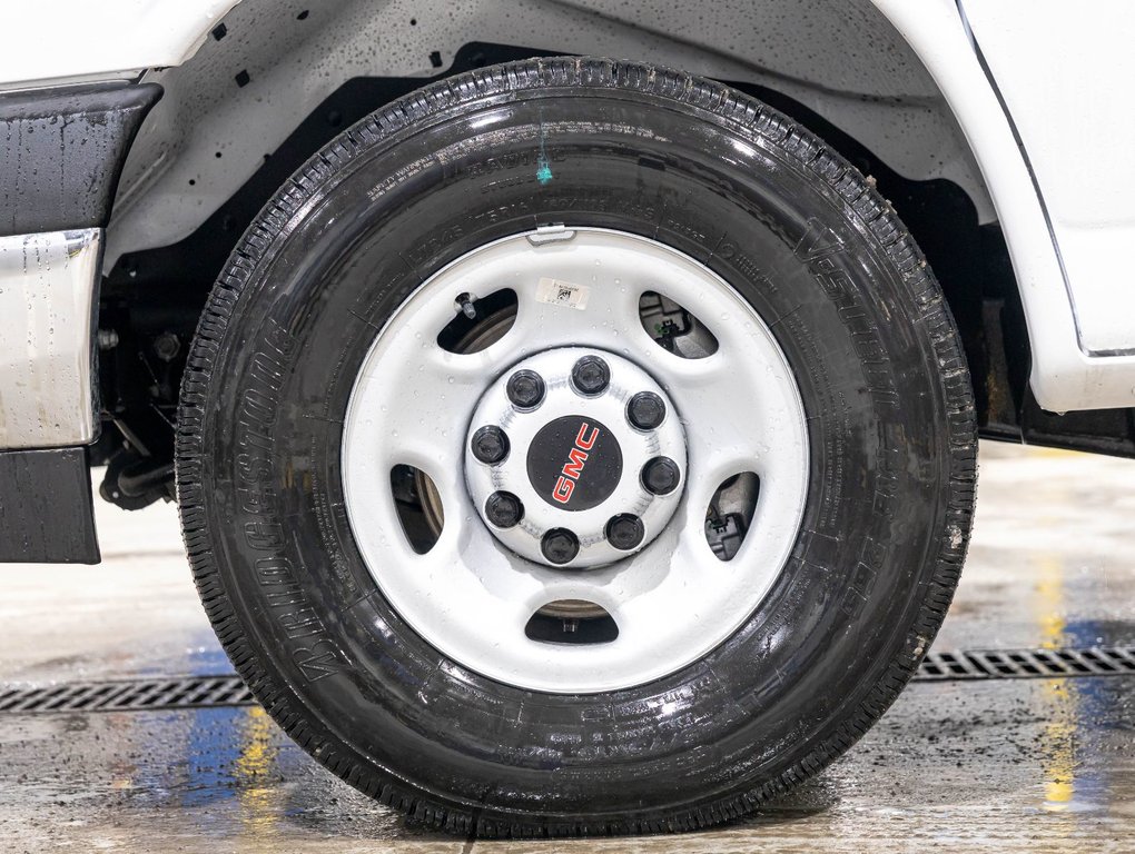 2026 GMC Savana Cutaway 3500 in St-Jérôme, Quebec - 25 - w1024h768px