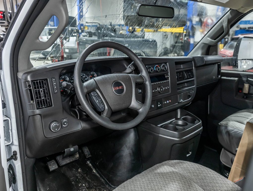 GMC Savana Cutaway 3500  2026 à St-Jérôme, Québec - 12 - w1024h768px