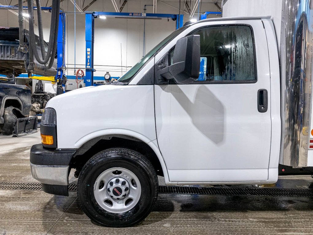 GMC Savana Cutaway 3500  2026 à St-Jérôme, Québec - 24 - w1024h768px