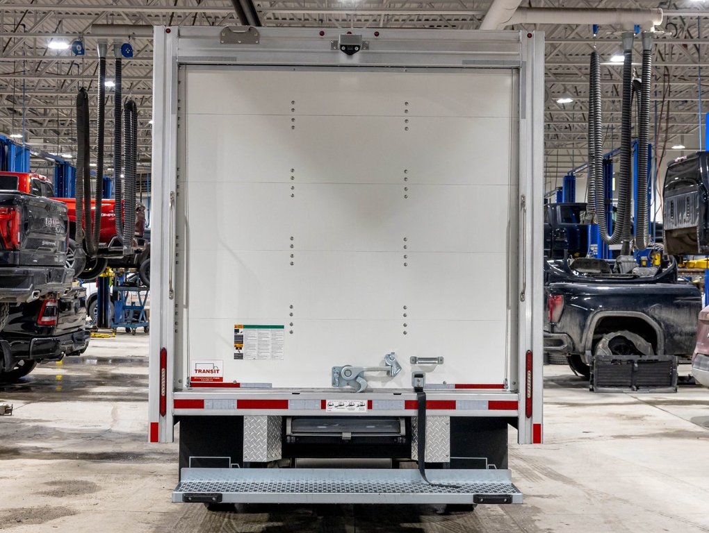 GMC Savana Cutaway 3500  2026 à St-Jérôme, Québec - 6 - w1024h768px