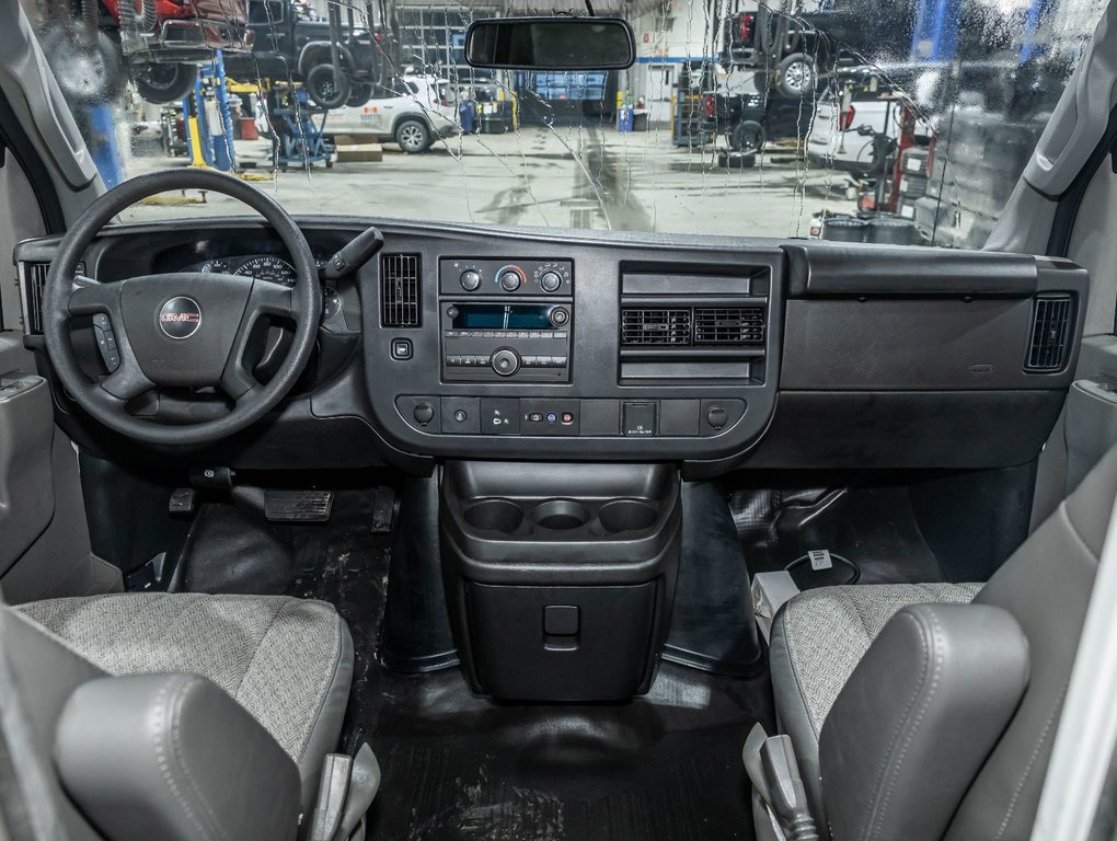 GMC Savana Cutaway 3500  2026 à St-Jérôme, Québec - 4 - w1024h768px