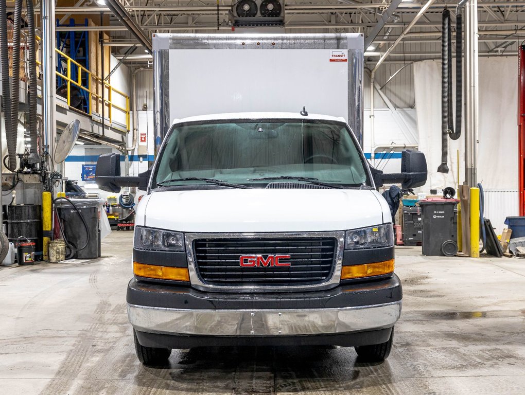 GMC Savana Cutaway 3500  2026 à St-Jérôme, Québec - 2 - w1024h768px