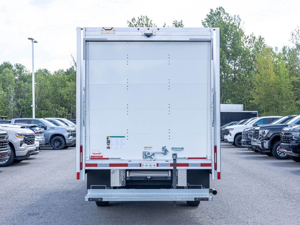 2026 GMC Savana Cutaway 3500 in St-Jérôme, Quebec - 6 - w1024h768px