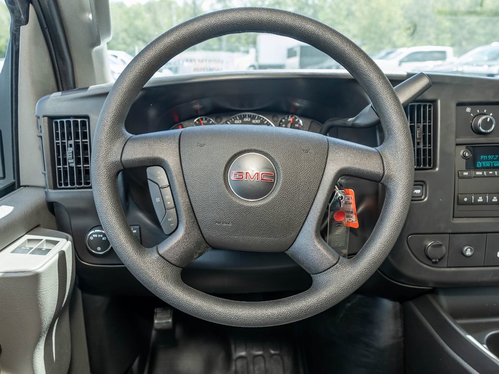 2026 GMC Savana Cutaway 3500 in St-Jérôme, Quebec - 12 - w1024h768px