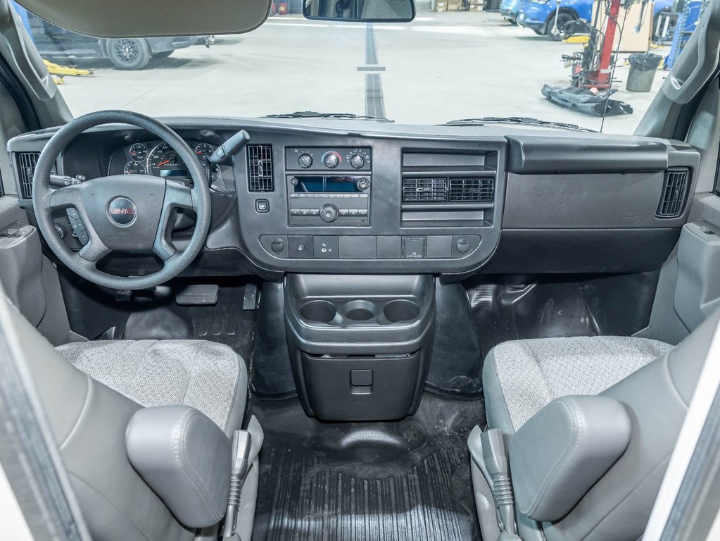 2026 GMC Savana Cutaway 3500 in St-Jérôme, Quebec - 4 - w1024h768px