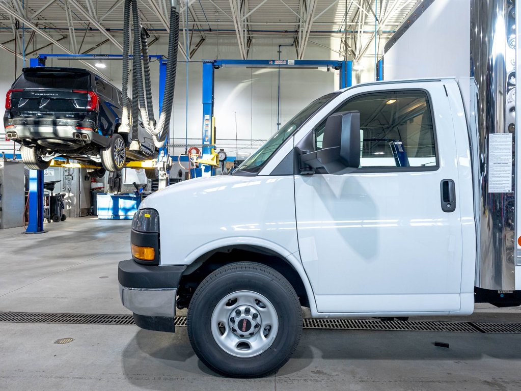 2026 GMC Savana Cutaway 3500 in St-Jérôme, Quebec - 25 - w1024h768px