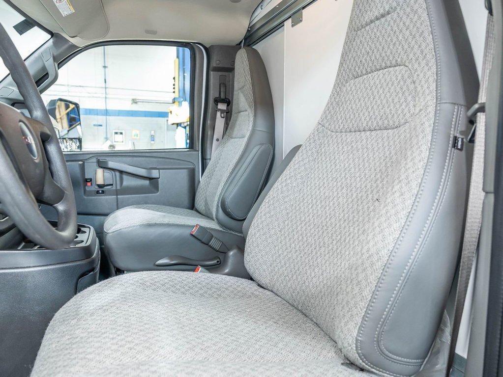 2026 GMC Savana Cutaway 3500 in St-Jérôme, Quebec - 11 - w1024h768px