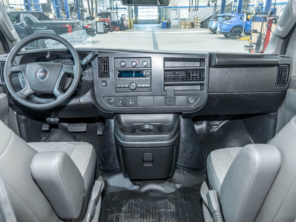 GMC Savana Cutaway 3500  2026 à St-Jérôme, Québec - 4 - w1024h768px