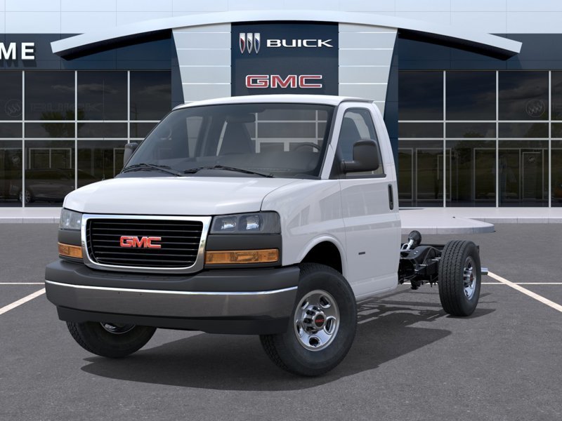 2026 GMC Savana Cutaway 3500 in St-Jérôme, Quebec - 6 - w1024h768px