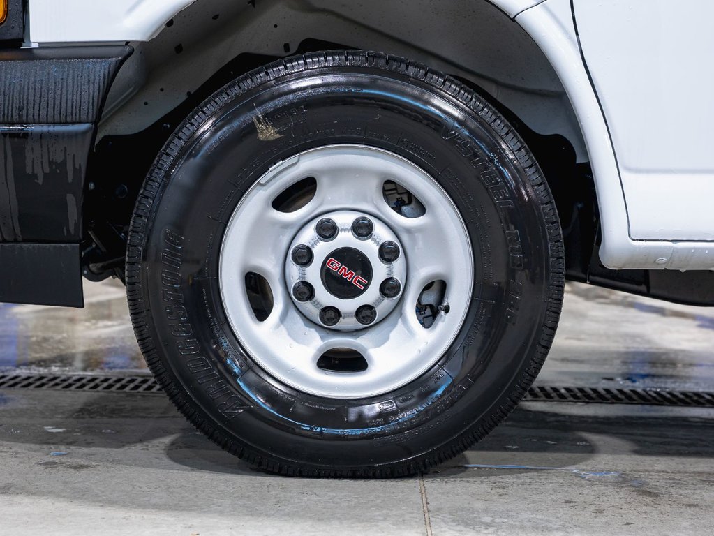 2025 GMC Savana Passenger in St-Jérôme, Quebec - 29 - w1024h768px