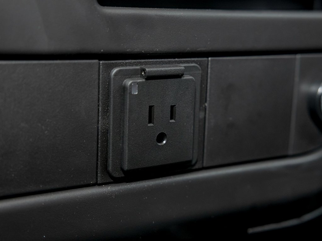 2025 GMC Savana Passenger in St-Jérôme, Quebec - 18 - w1024h768px