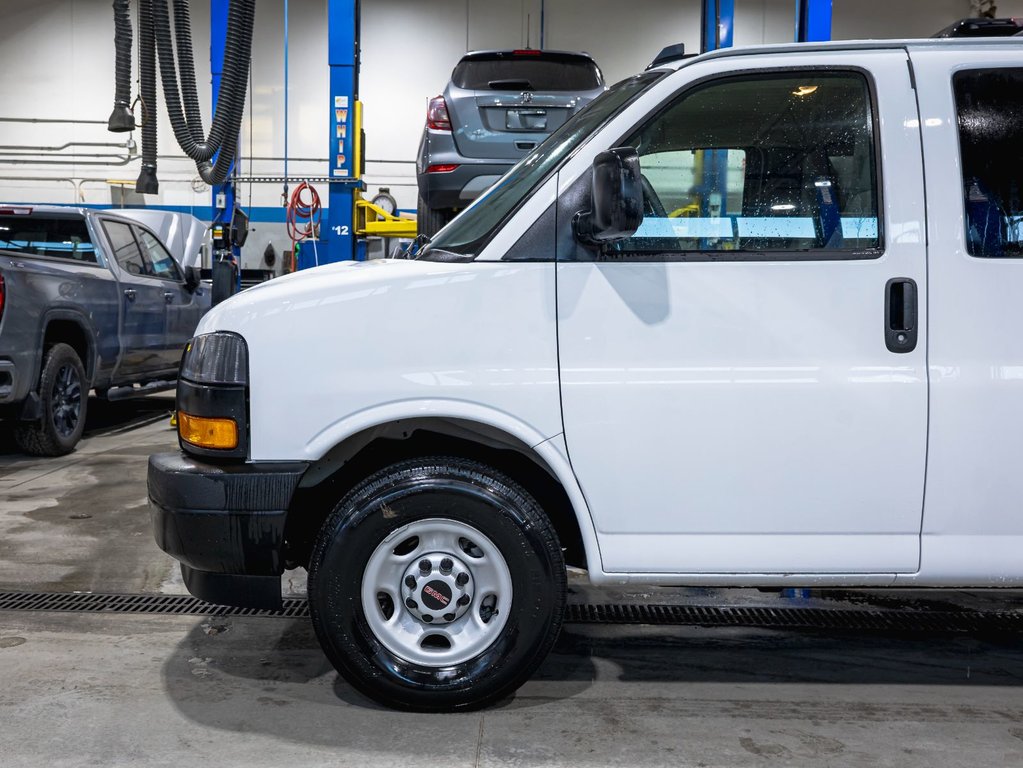 2025 GMC Savana Passenger in St-Jérôme, Quebec - 28 - w1024h768px