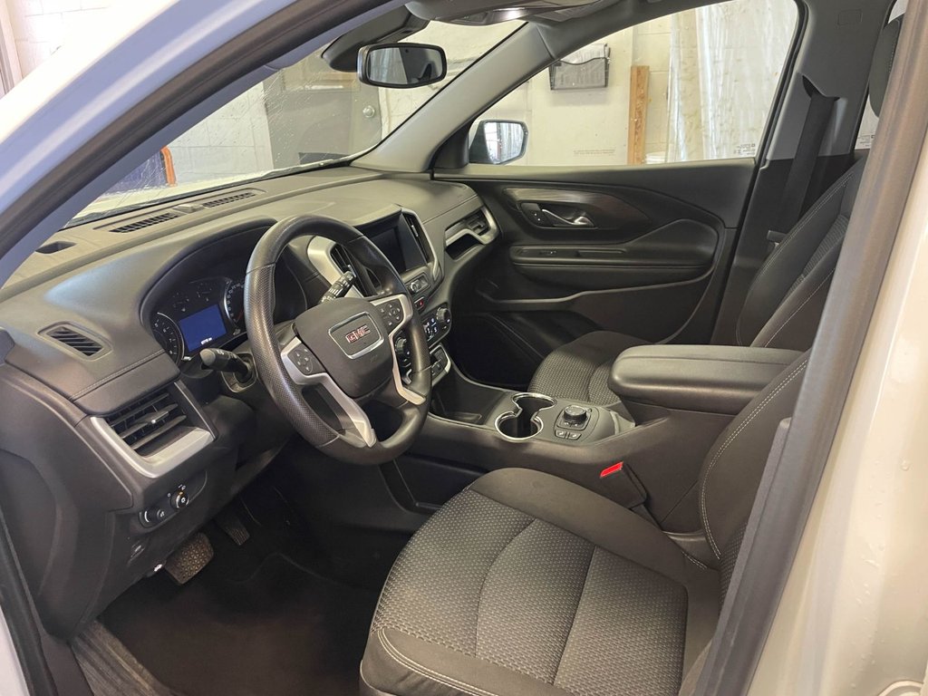 2024 GMC Terrain in St-Jérôme, Quebec - 3 - w1024h768px