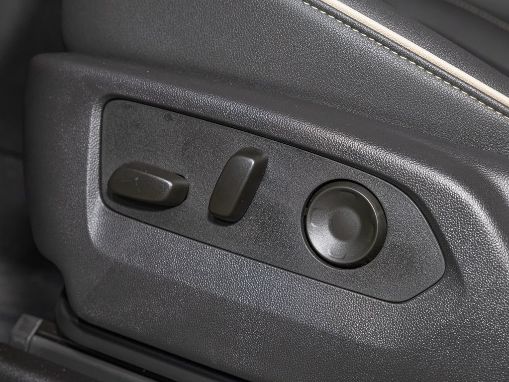2025 GMC Yukon XL in St-Jérôme, Quebec - 27 - w1024h768px