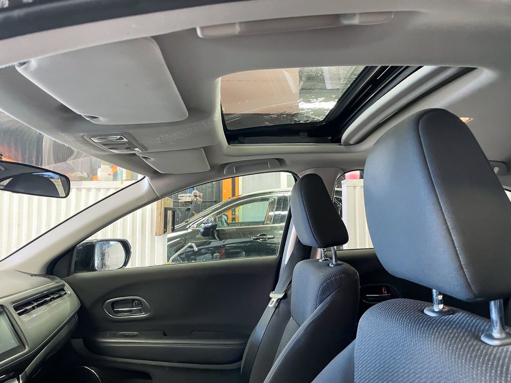 2017 Honda HR-V in St-Jérôme, Quebec - 3 - w1024h768px