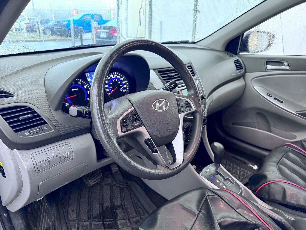 2017 Hyundai Accent in St-Jérôme, Quebec - 4 - w1024h768px