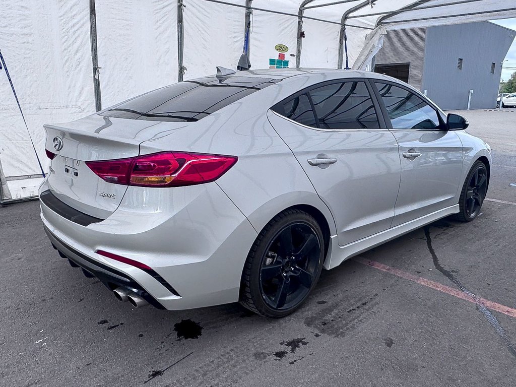 Hyundai Elantra  2017 à St-Jérôme, Québec - 9 - w1024h768px