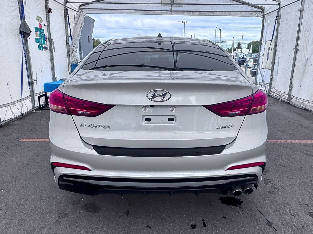 Hyundai Elantra  2017 à St-Jérôme, Québec - 8 - w1024h768px