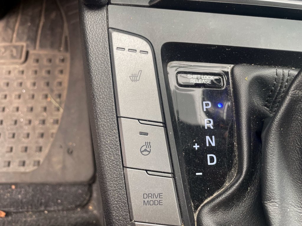 Hyundai Elantra  2018 à St-Jérôme, Québec - 12 - w1024h768px