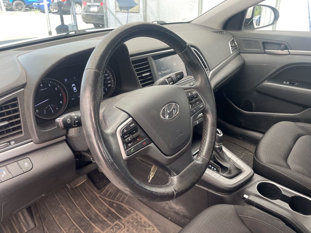 Hyundai Elantra  2018 à St-Jérôme, Québec - 3 - w1024h768px