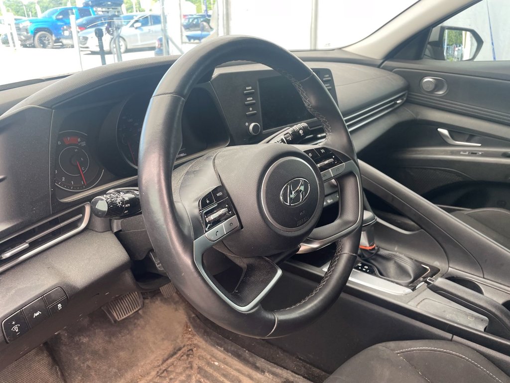 Hyundai Elantra  2021 à St-Jérôme, Québec - 3 - w1024h768px