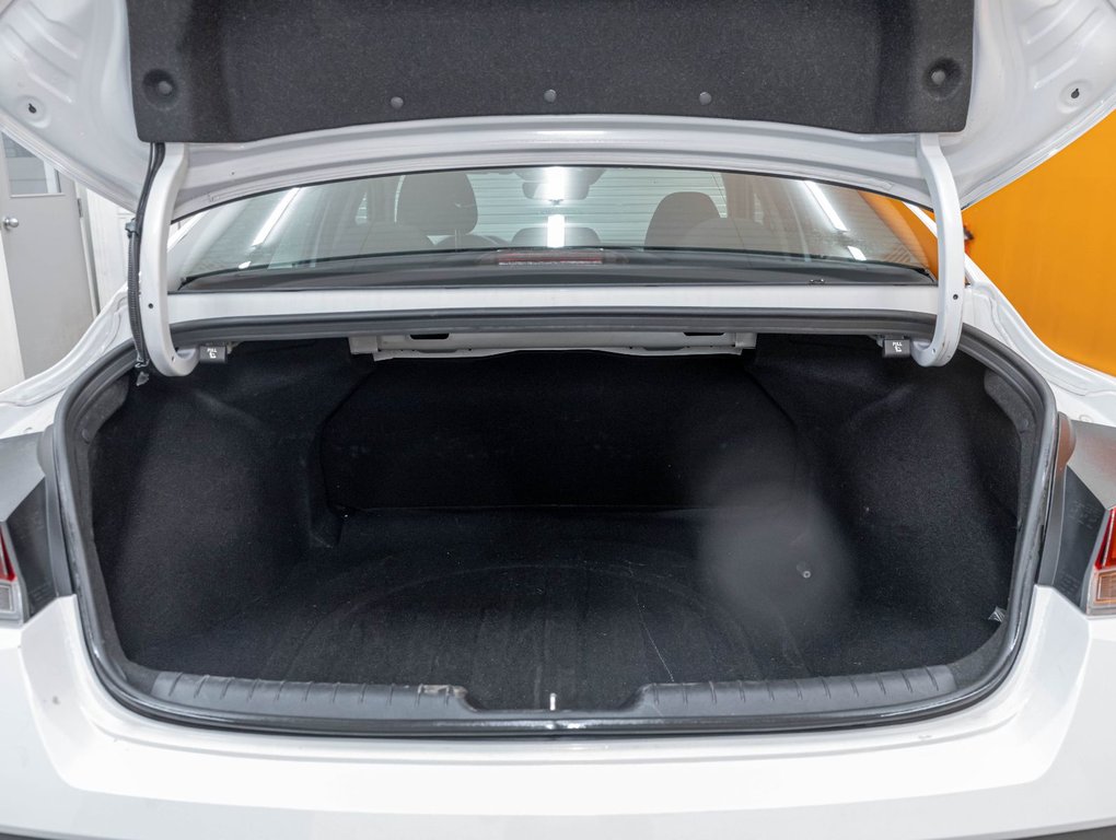 2024 Hyundai Elantra in St-Jérôme, Quebec - 27 - w1024h768px