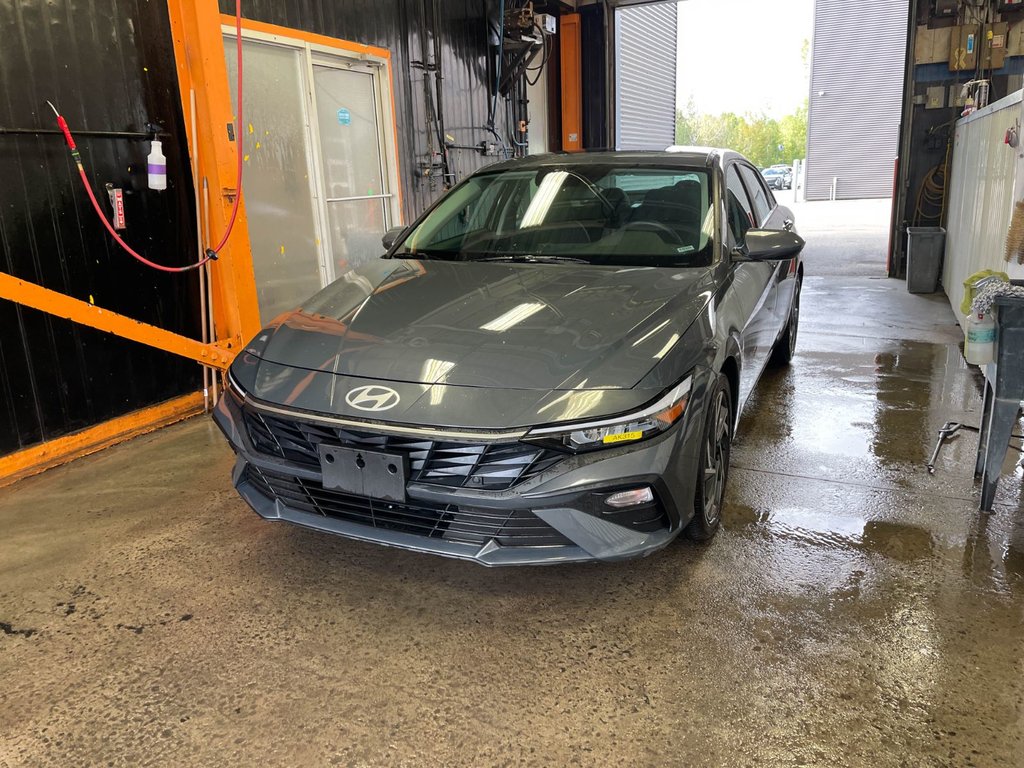 Hyundai Elantra  2025 à St-Jérôme, Québec - 1 - w1024h768px