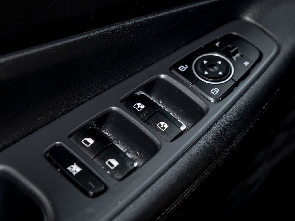 Hyundai Santa Fe  2019 à St-Jérôme, Québec - 22 - w1024h768px