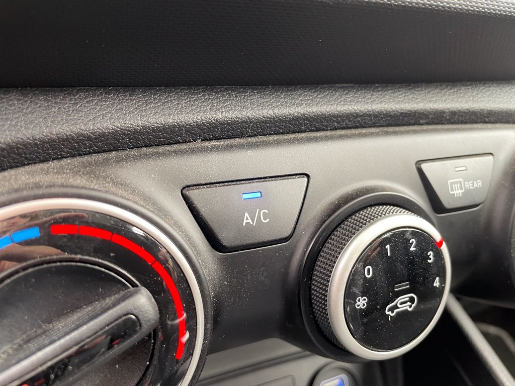 2021 Hyundai Venue in St-Jérôme, Quebec - 12 - w1024h768px