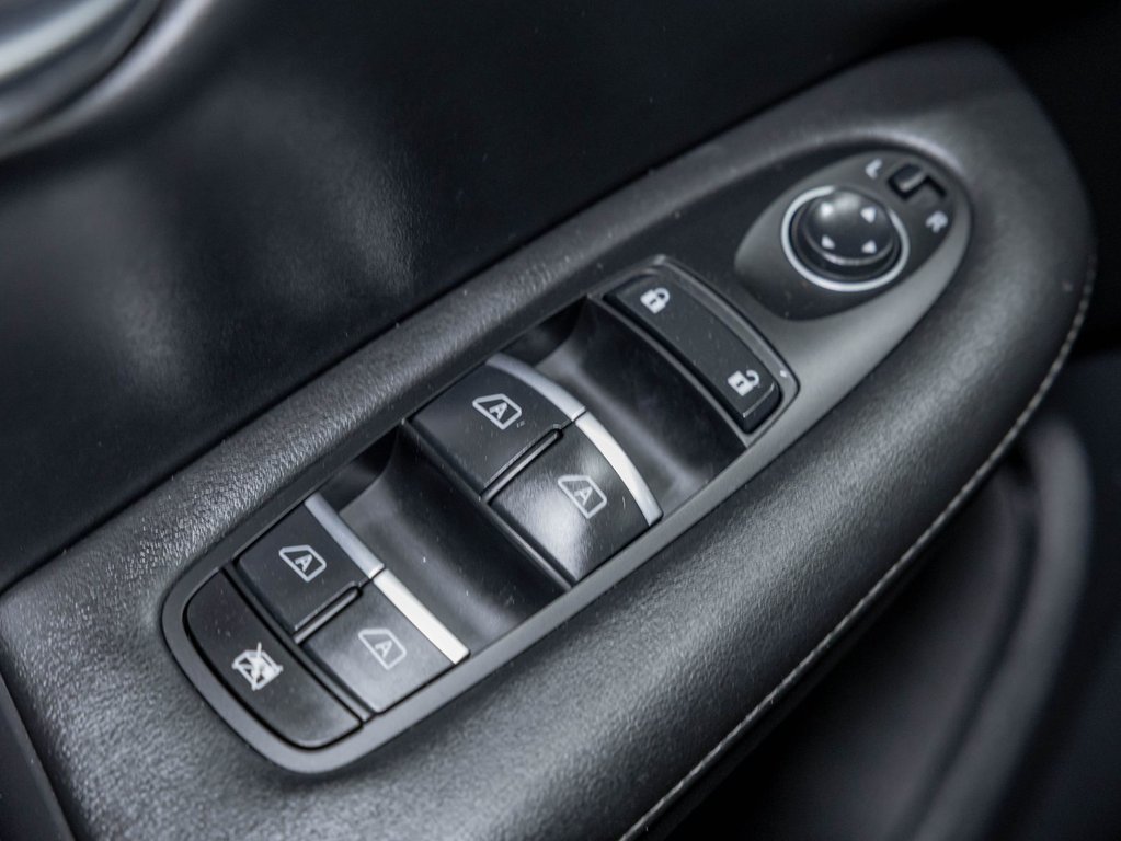 2023 Infiniti QX50 in St-Jérôme, Quebec - 27 - w1024h768px