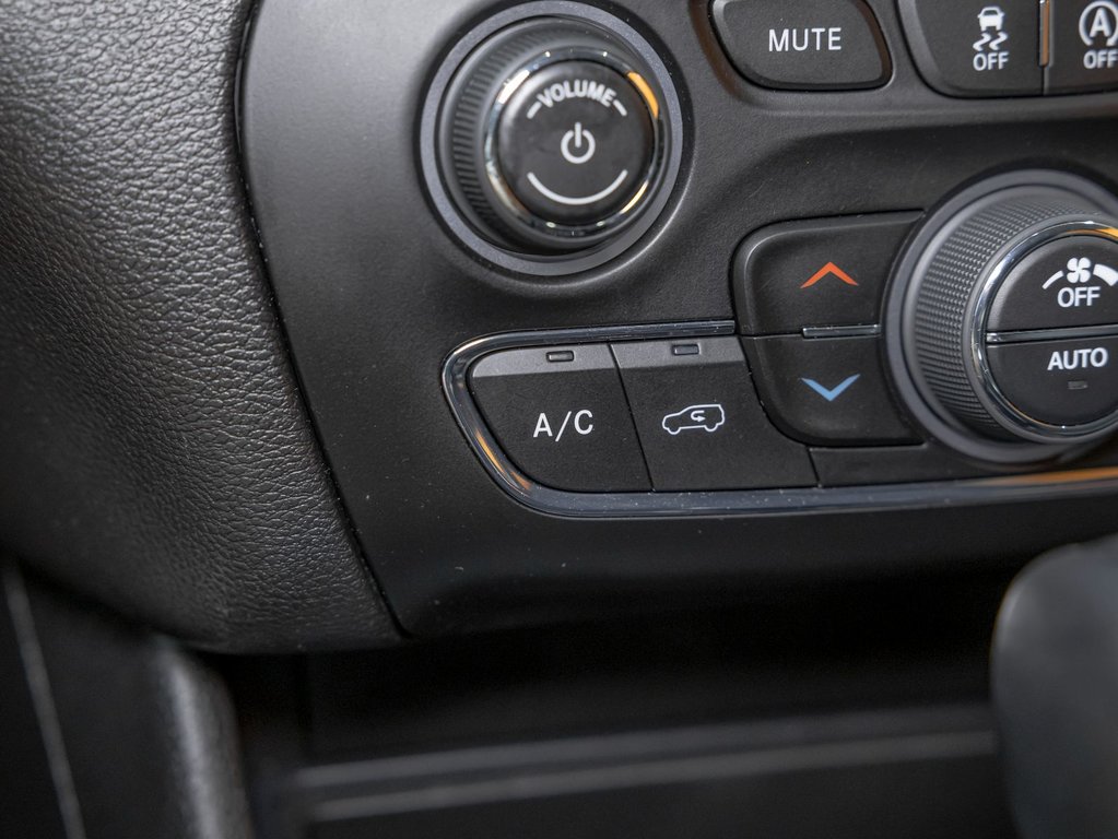 2021 Jeep Cherokee in St-Jérôme, Quebec - 21 - w1024h768px