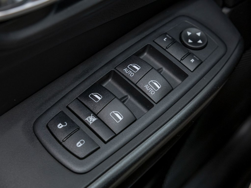 2021 Jeep Cherokee in St-Jérôme, Quebec - 26 - w1024h768px