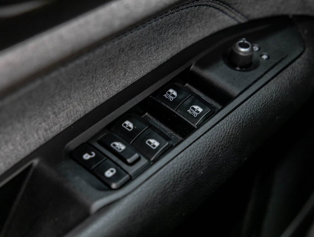 Jeep Compass  2023 à St-Jérôme, Québec - 24 - w1024h768px