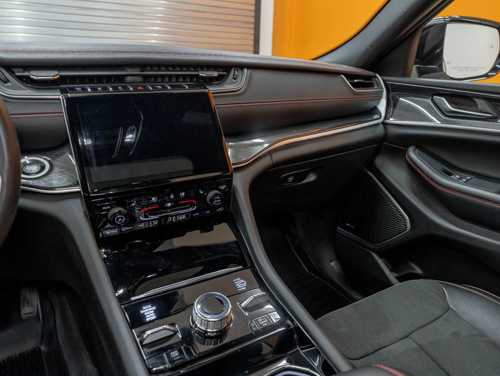 2022 Jeep Grand Cherokee in St-Jérôme, Quebec - 21 - w1024h768px