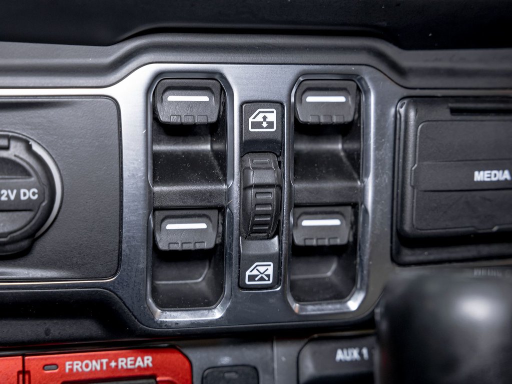 Jeep Wrangler 4xe  2023 à St-Jérôme, Québec - 27 - w1024h768px