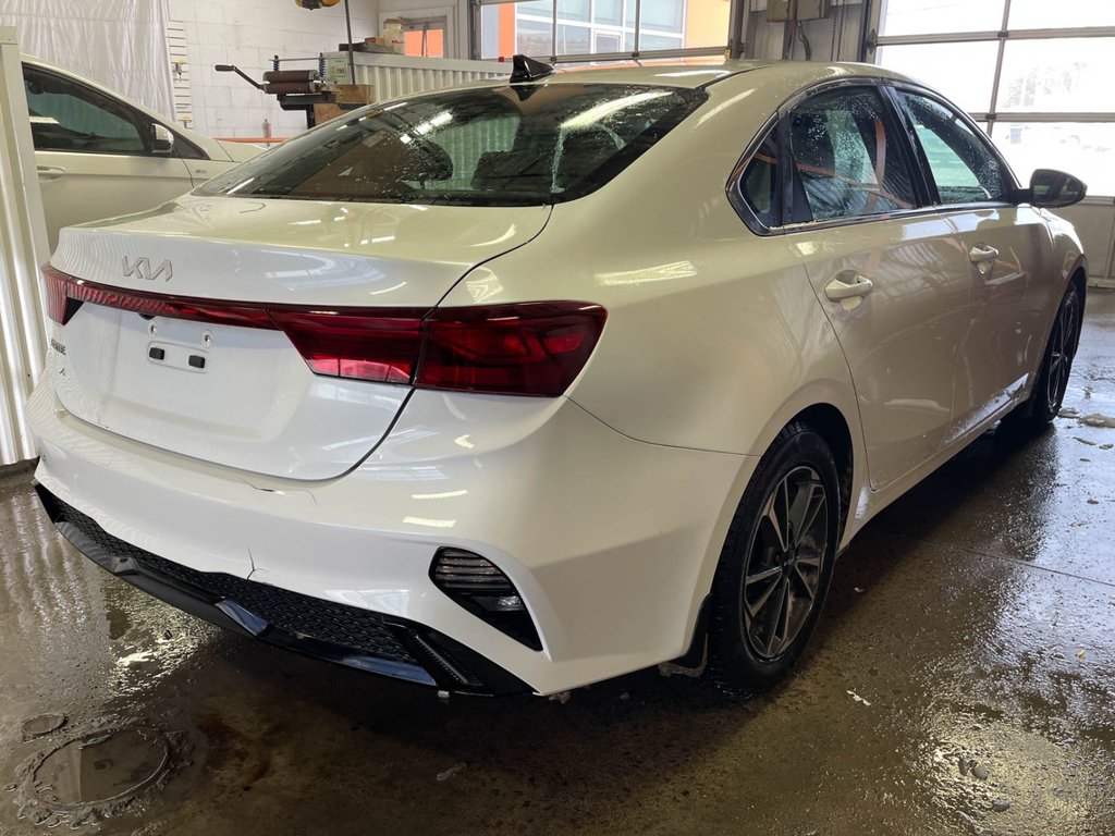 2023 Kia Forte in St-Jérôme, Quebec - 8 - w1024h768px