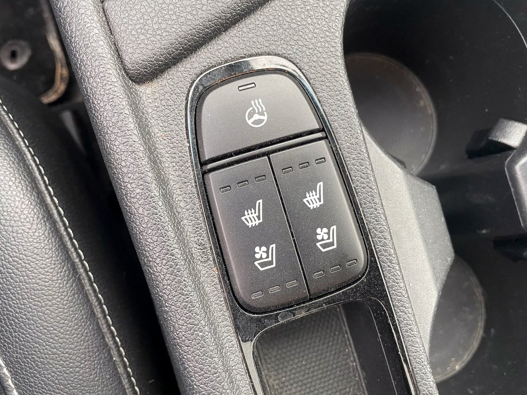 2017 Kia NIRO in St-Jérôme, Quebec - 10 - w1024h768px