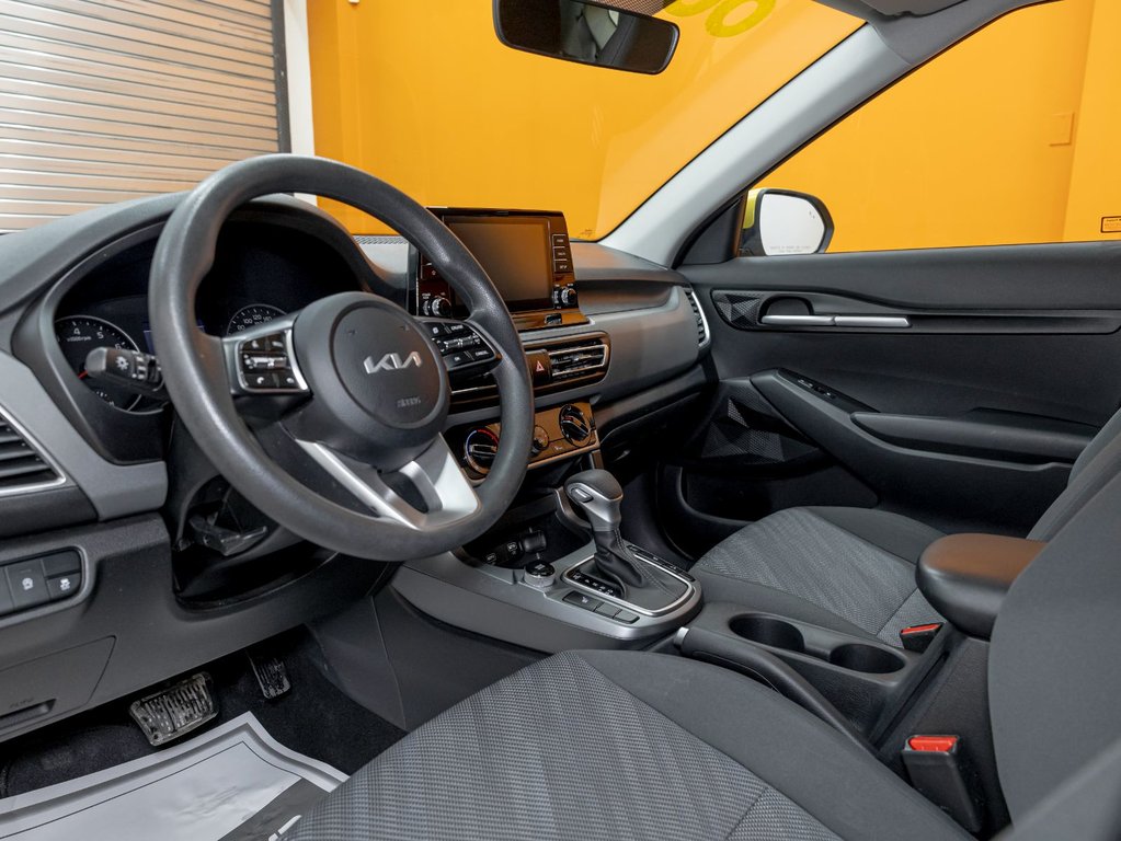 Kia Seltos  2023 à St-Jérôme, Québec - 2 - w1024h768px