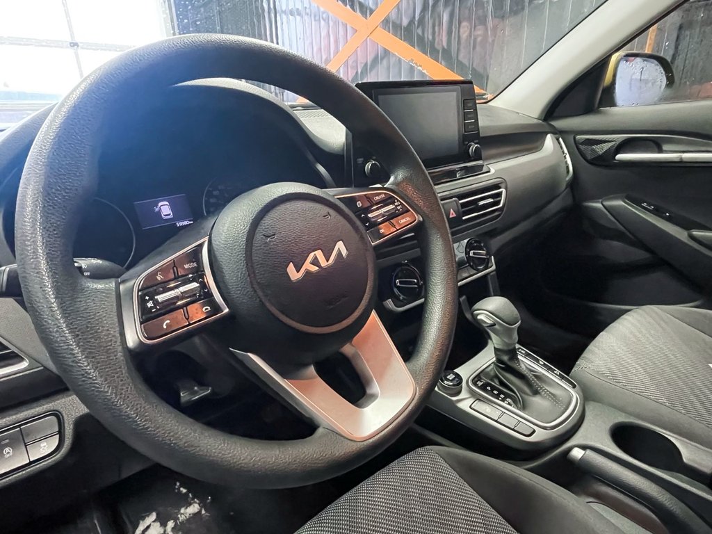 Kia Seltos  2023 à St-Jérôme, Québec - 3 - w1024h768px
