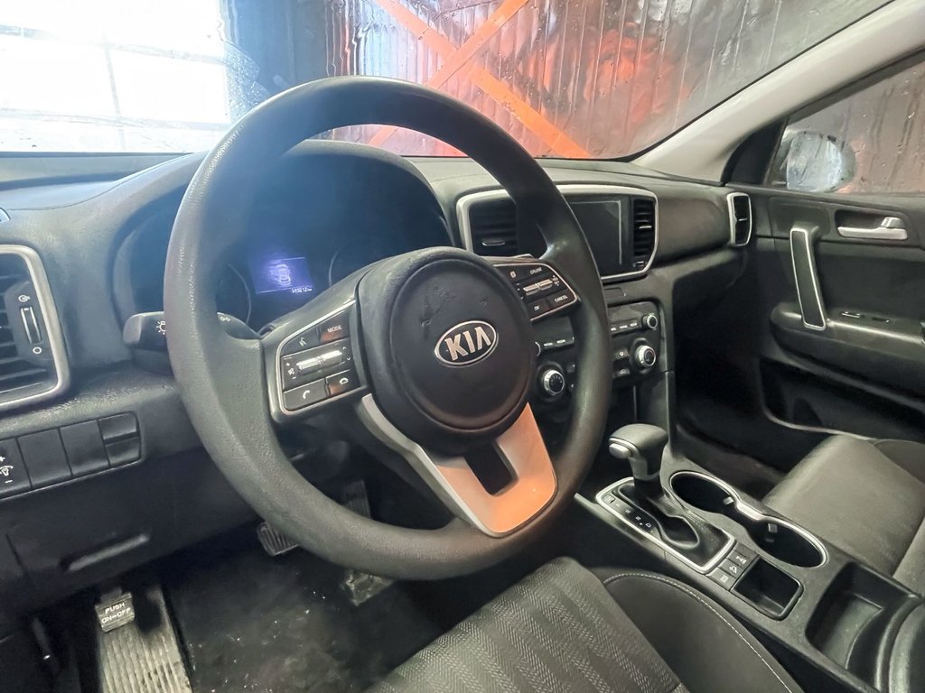 2020 Kia Sportage in St-Jérôme, Quebec - 3 - w1024h768px