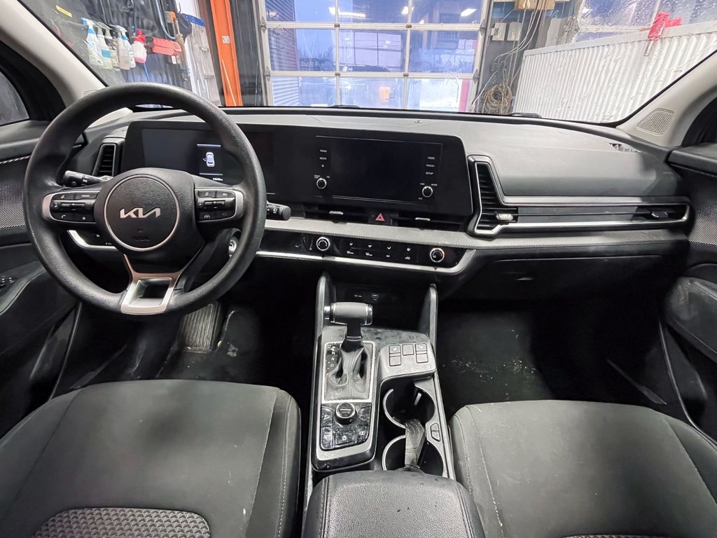 Kia Sportage  2023 à St-Jérôme, Québec - 10 - w1024h768px