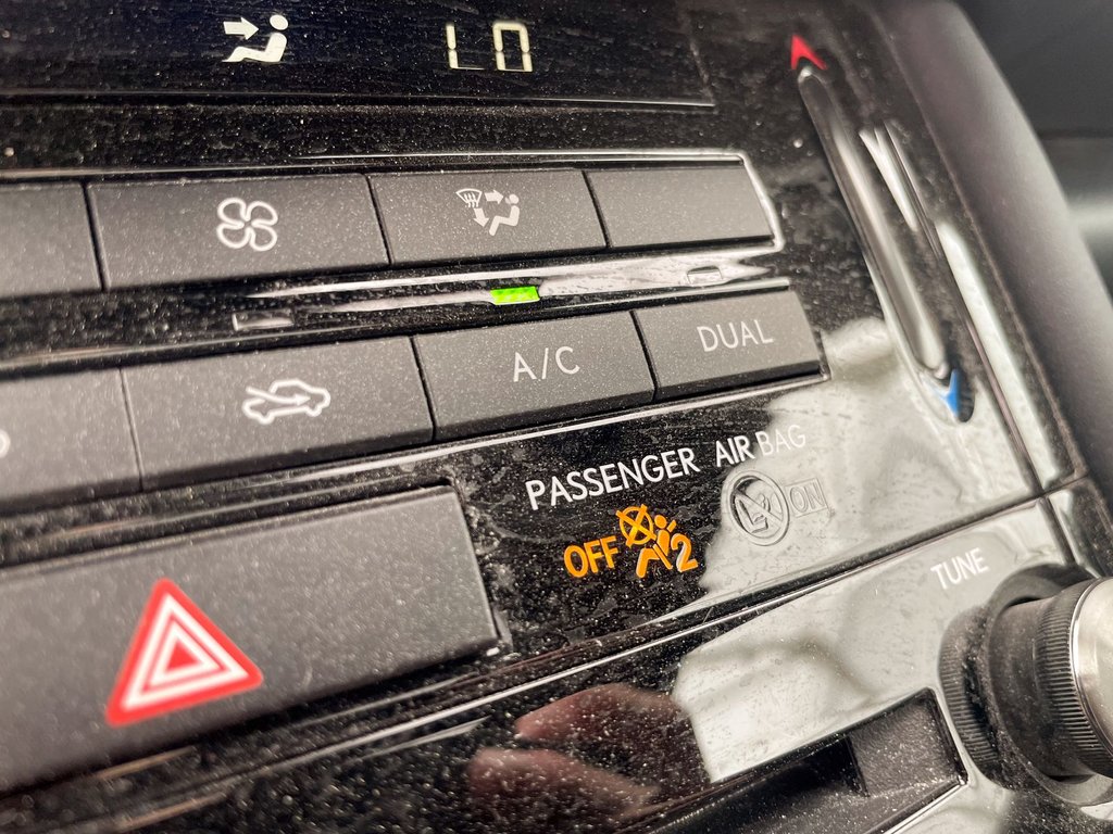 2025 Lexus IS in St-Jérôme, Quebec - 17 - w1024h768px