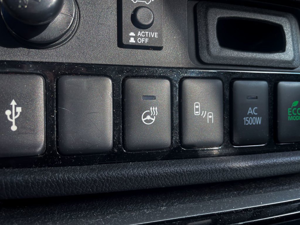 2020 Mitsubishi OUTLANDER PHEV in St-Jérôme, Quebec - 14 - w1024h768px